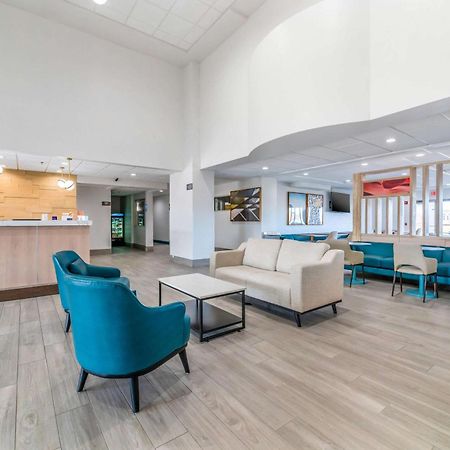 Comfort Inn & Suites Madison East - Monona Экстерьер фото