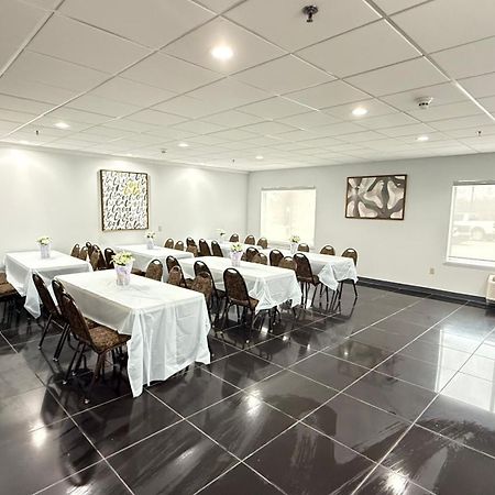 Comfort Inn & Suites Madison East - Monona Экстерьер фото