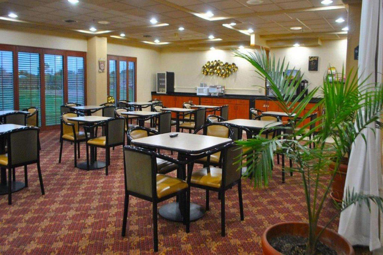 Comfort Inn & Suites Madison East - Monona Экстерьер фото