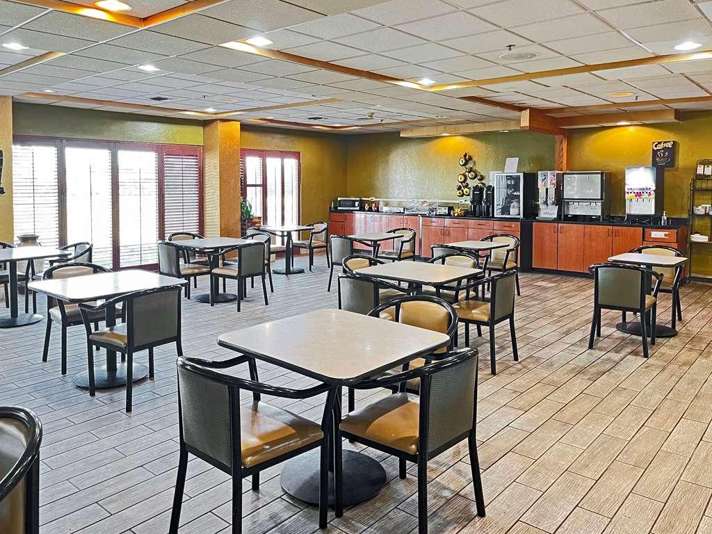 Comfort Inn & Suites Madison East - Monona Экстерьер фото