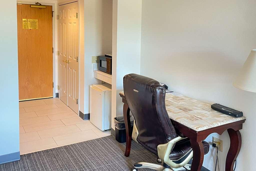 Comfort Inn & Suites Madison East - Monona Номер фото