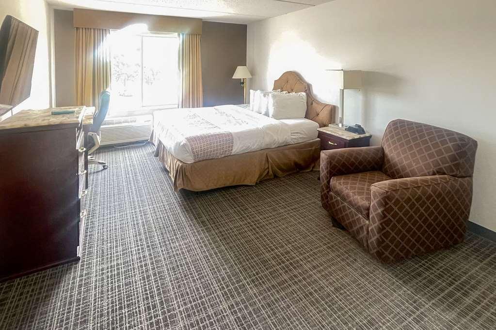Comfort Inn & Suites Madison East - Monona Номер фото