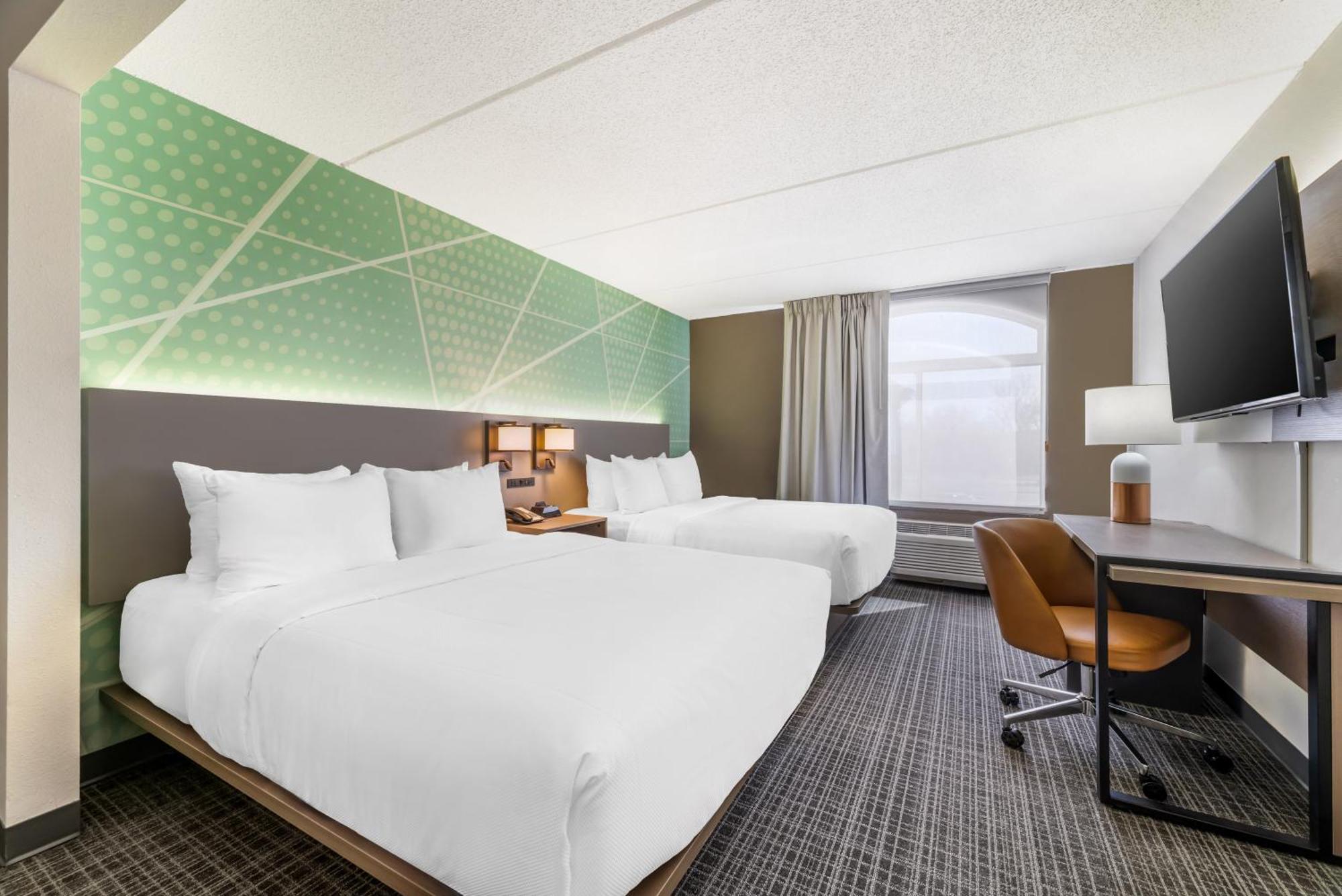 Comfort Inn & Suites Madison East - Monona Экстерьер фото