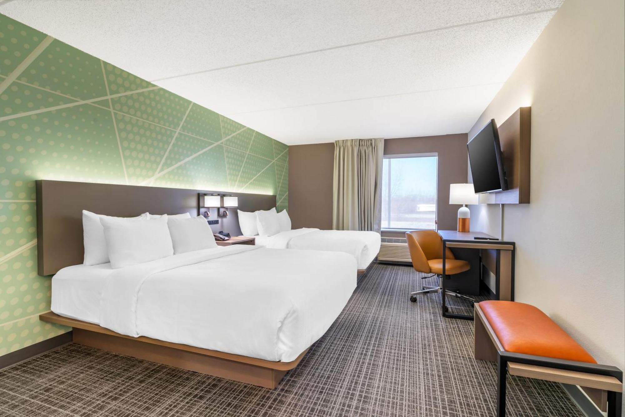 Comfort Inn & Suites Madison East - Monona Экстерьер фото