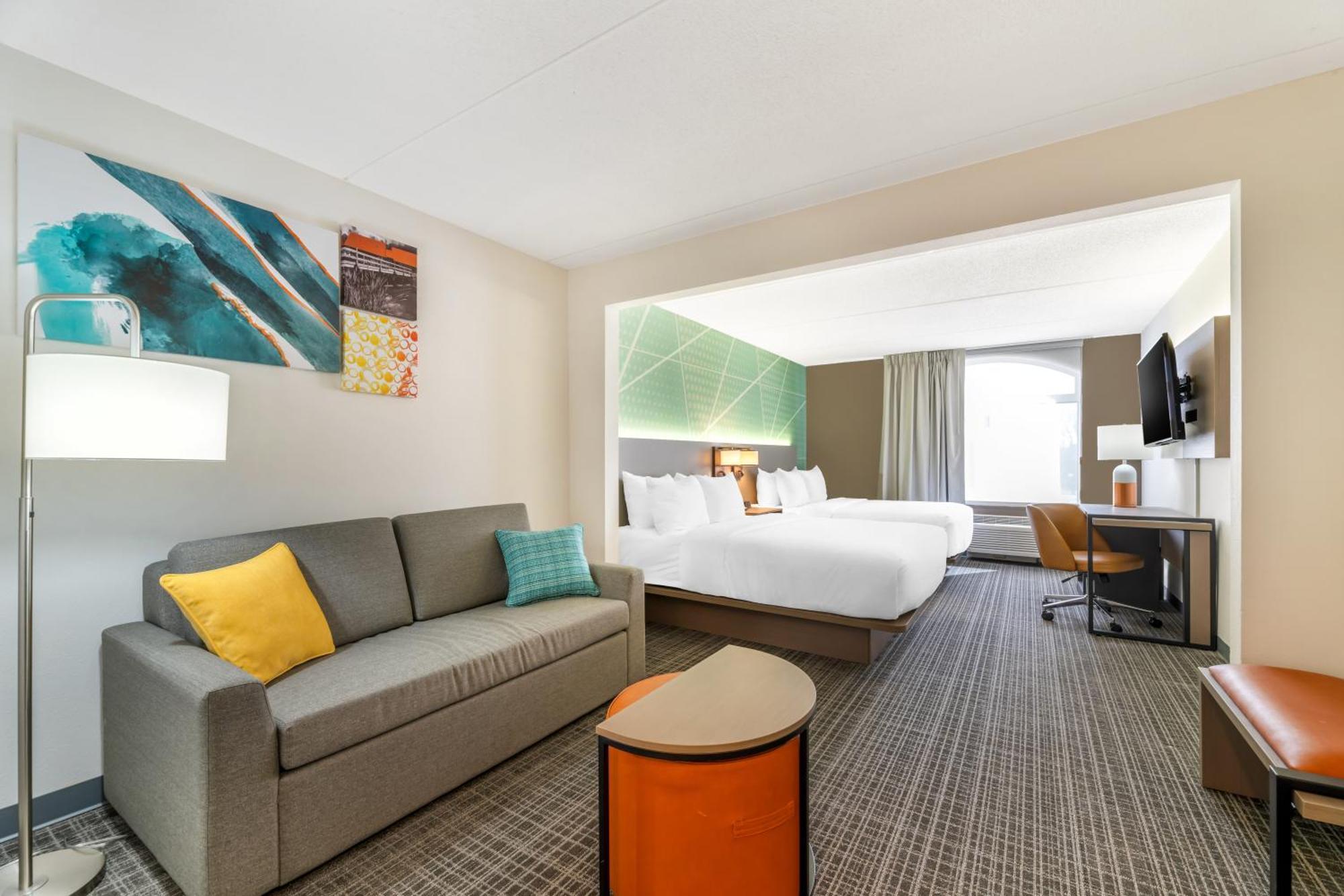 Comfort Inn & Suites Madison East - Monona Экстерьер фото