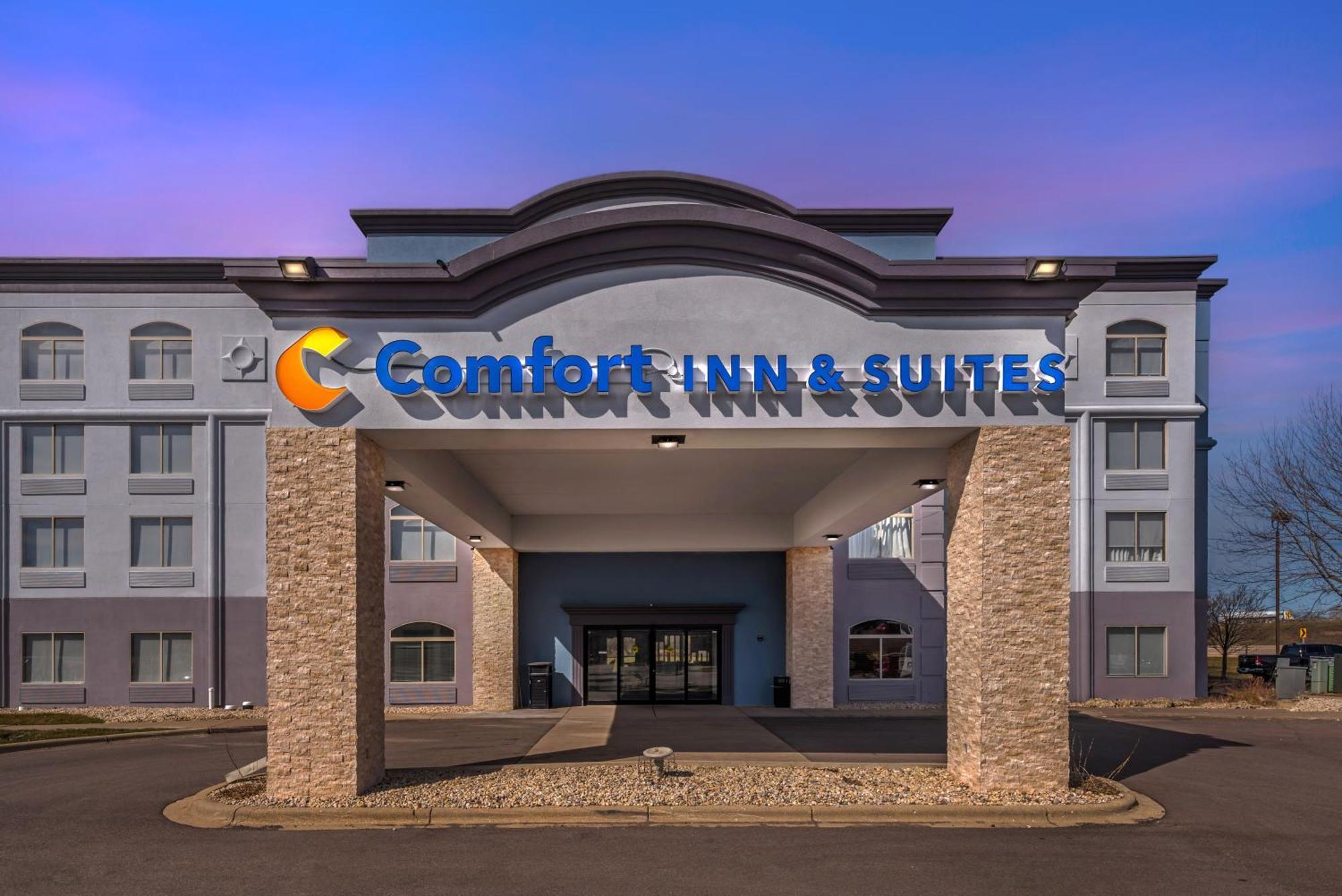Comfort Inn & Suites Madison East - Monona Экстерьер фото