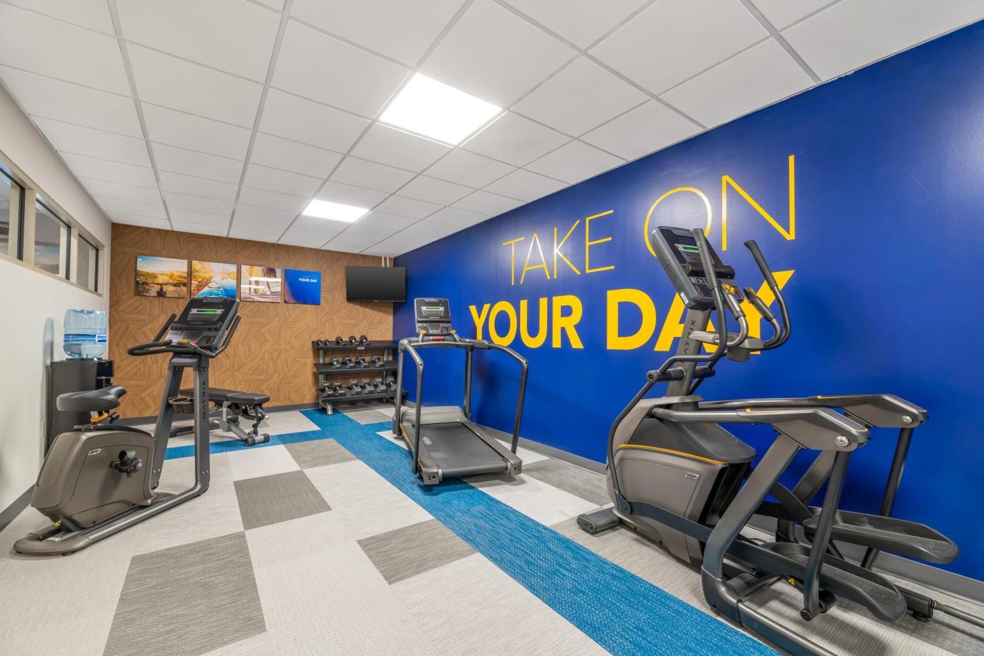 Comfort Inn & Suites Madison East - Monona Экстерьер фото