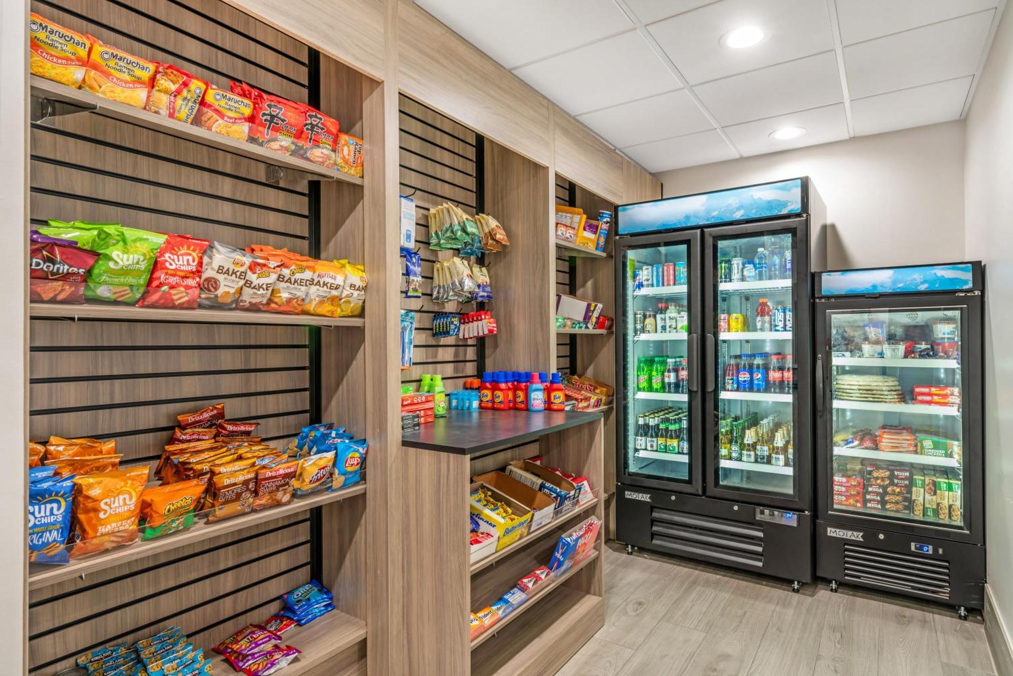 Comfort Inn & Suites Madison East - Monona Экстерьер фото
