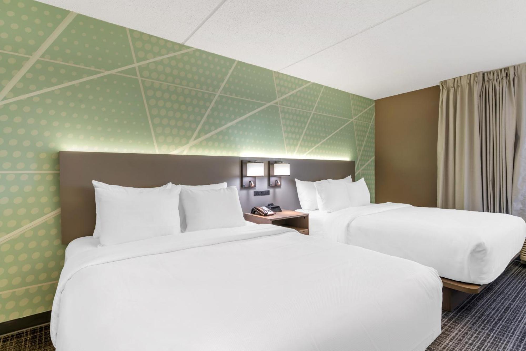 Comfort Inn & Suites Madison East - Monona Экстерьер фото