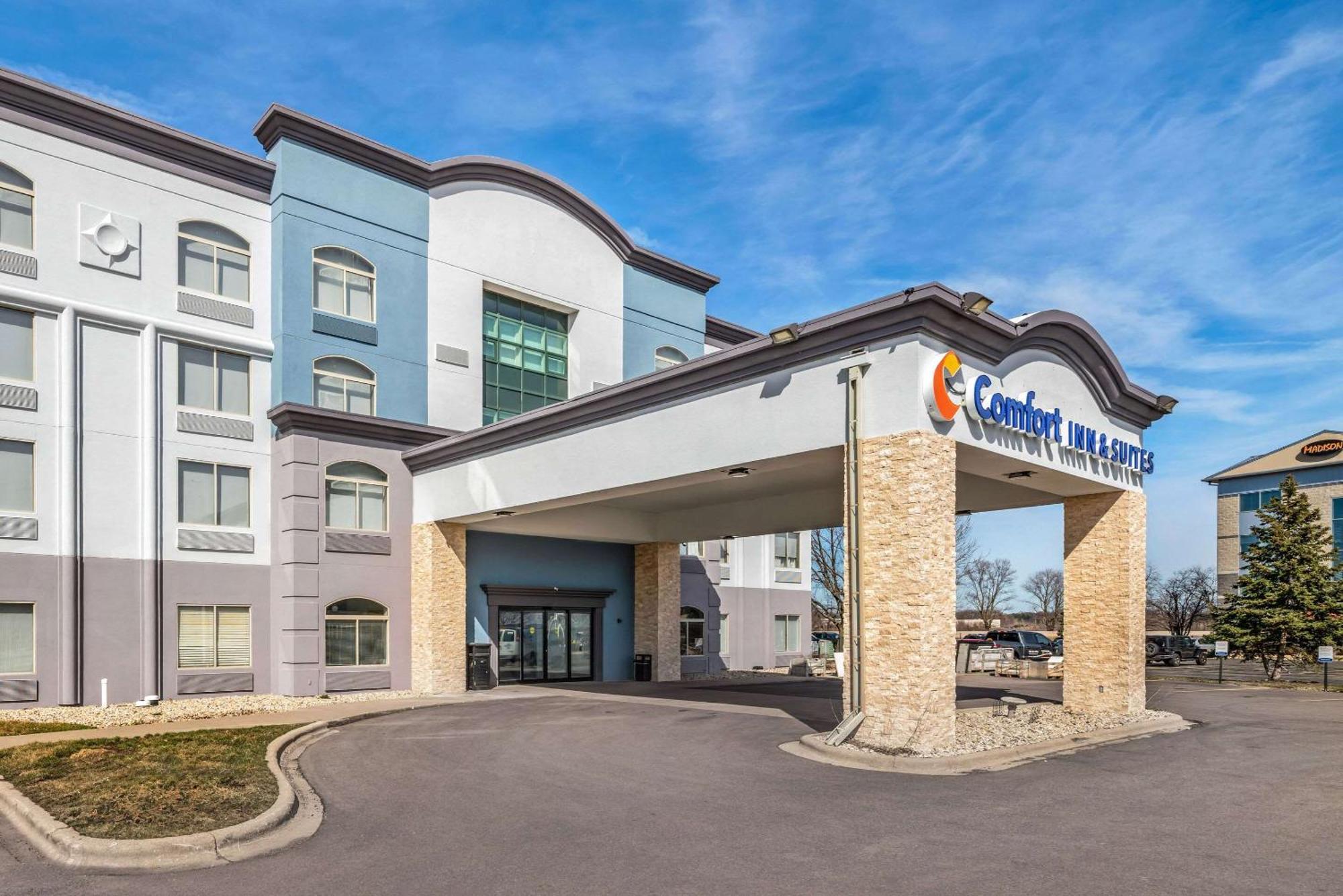 Comfort Inn & Suites Madison East - Monona Экстерьер фото