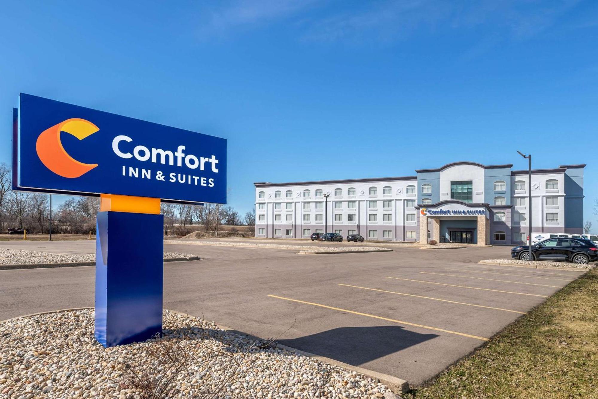 Comfort Inn & Suites Madison East - Monona Экстерьер фото