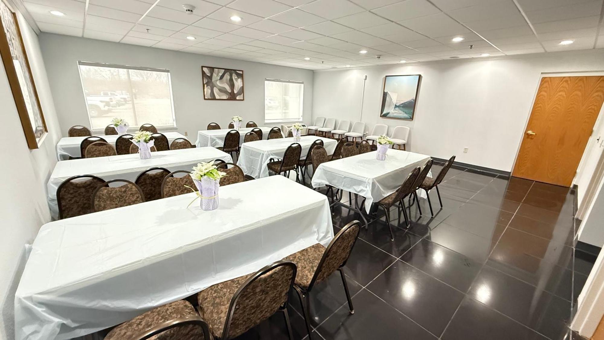 Comfort Inn & Suites Madison East - Monona Экстерьер фото
